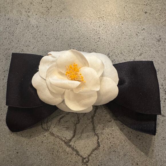 Chanel Vintage Camellia Bow Fabric Barrette 1980s Authentic CoA - Picture 2 of 5